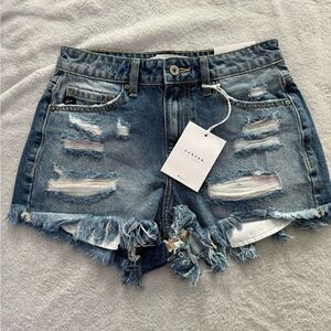 KANCAN HIGH RISE FRAYED HEM DENIM SHORTS Size 1